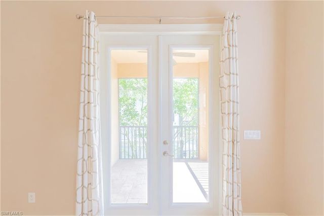 2915 Coco Lakes DR, Naples, FL 34105