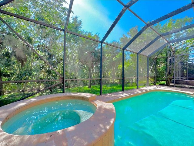 2915 Coco Lakes DR, Naples, FL 34105