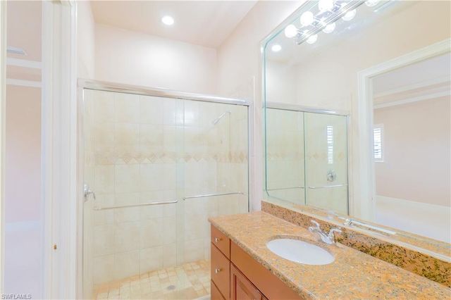 2915 Coco Lakes DR, Naples, FL 34105