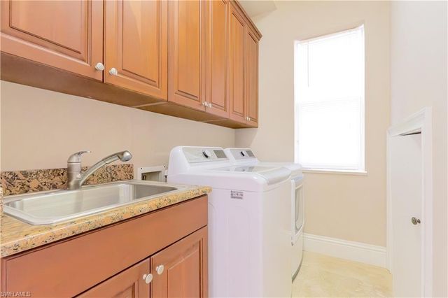 2915 Coco Lakes DR, Naples, FL 34105