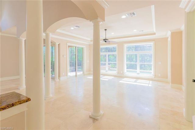 2915 Coco Lakes DR, Naples, FL 34105