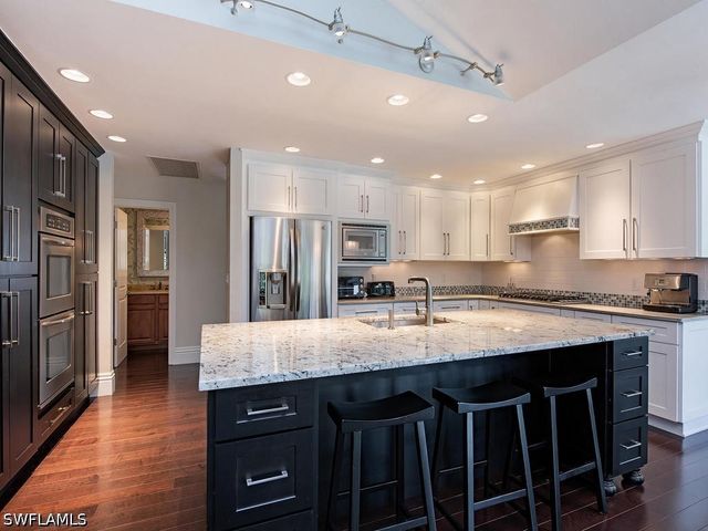 712 Shadow Lake LN, Naples, FL 34108