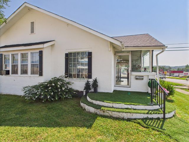 420 Ozark Street, Cabool, MO 65689