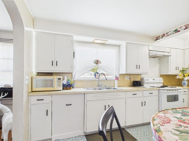 420 Ozark Street, Cabool, MO 65689