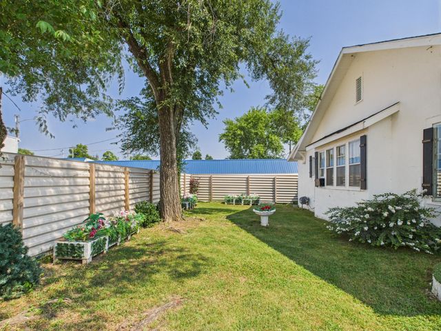 420 Ozark Street, Cabool, MO 65689