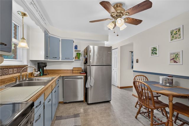 3793 Gary Dr, Baldwin Boro, PA 15227