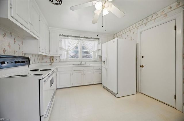 210 Porter RD, Portsmouth, VA 23707