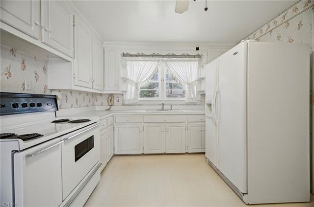 210 Porter RD, Portsmouth, VA 23707