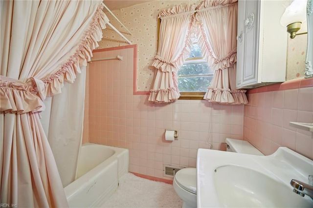 210 Porter RD, Portsmouth, VA 23707