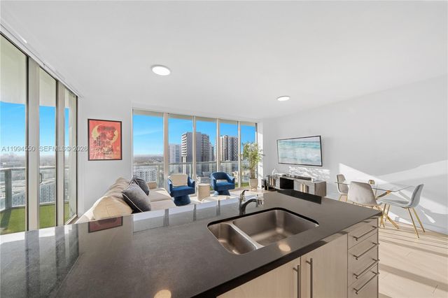 1111 SW 1st Ave 2114-N, Miami, FL 33130