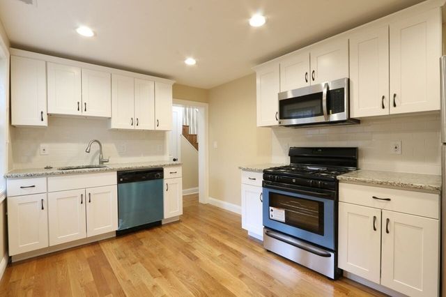 3 Saint James Pl 3, Boston, MA 02119