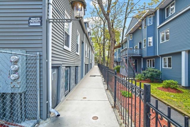 3 Saint James Pl 3, Boston, MA 02119