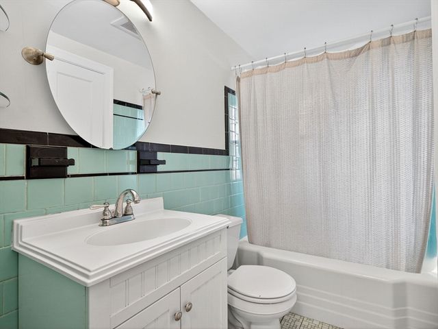 37 Pine St, Bedford, MA 01730