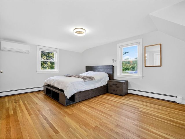 37 Pine St, Bedford, MA 01730