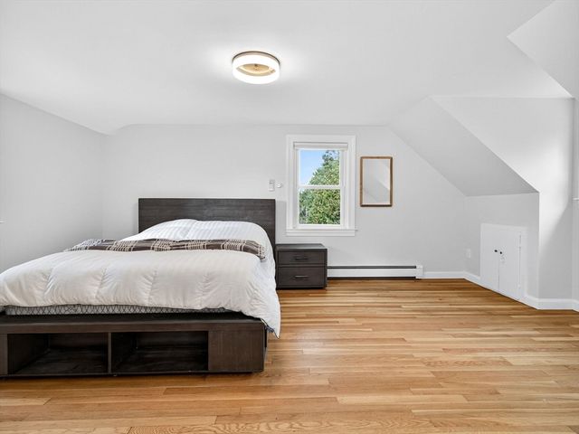 37 Pine St, Bedford, MA 01730