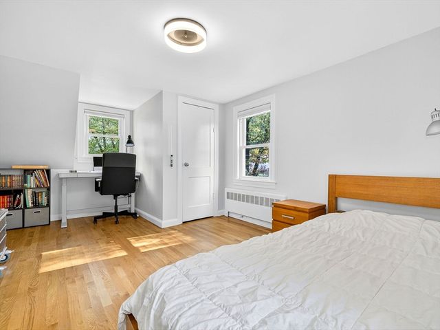 37 Pine St, Bedford, MA 01730