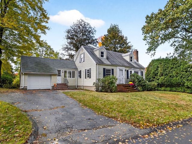 37 Pine St, Bedford, MA 01730