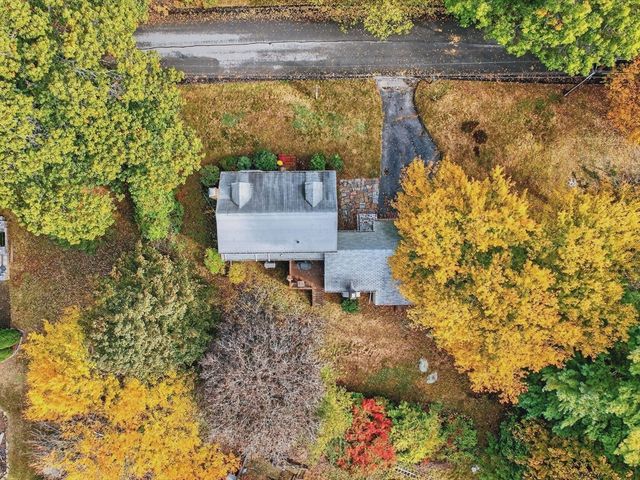 37 Pine St, Bedford, MA 01730