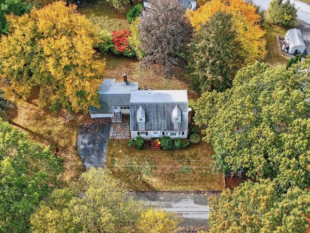 37 Pine St, Bedford, MA 01730