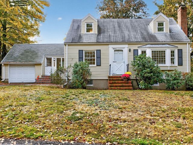37 Pine St, Bedford, MA 01730