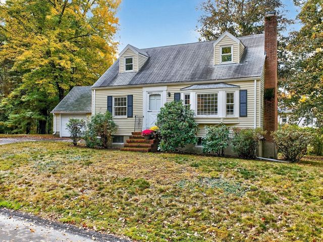 37 Pine St, Bedford, MA 01730