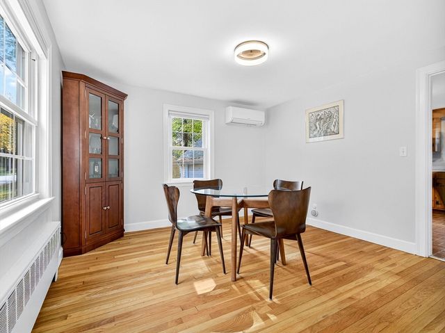 37 Pine St, Bedford, MA 01730