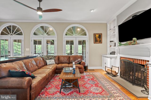 42 POPLAR POINT RD, Edgewater, MD 21037