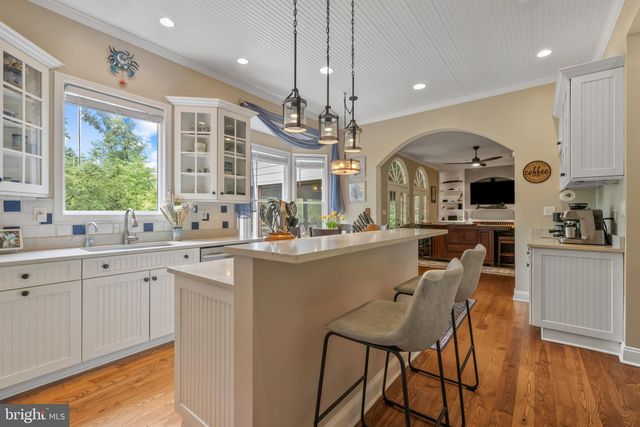 42 POPLAR POINT RD, Edgewater, MD 21037