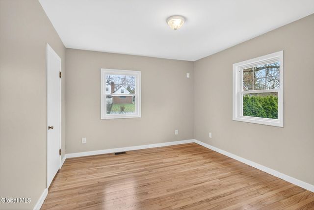 2965 Hillcrest Road, Niskayuna, NY 12309