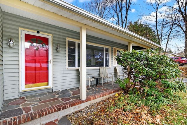 2965 Hillcrest Road, Niskayuna, NY 12309