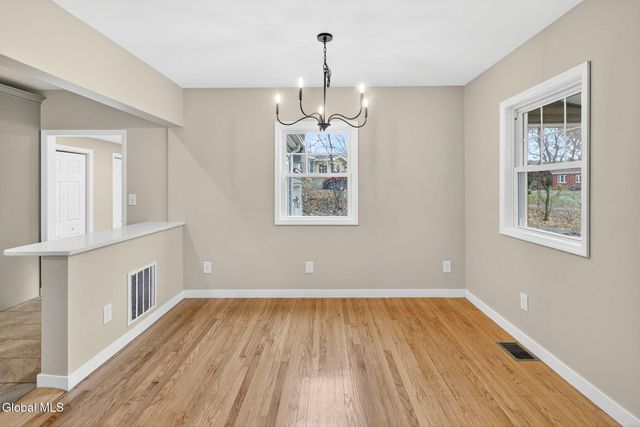 2965 Hillcrest Road, Niskayuna, NY 12309