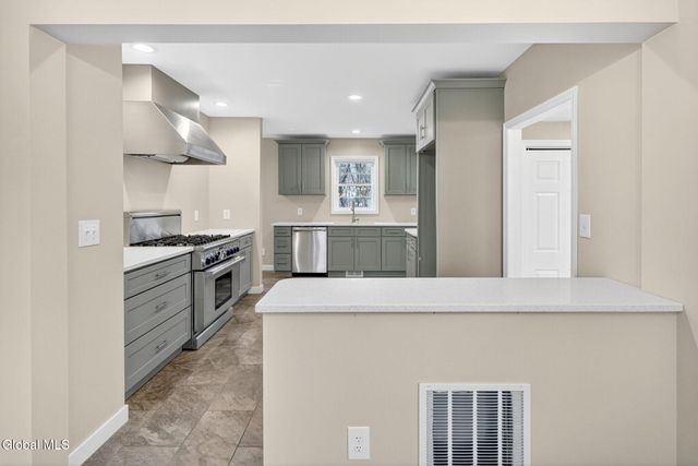 2965 Hillcrest Road, Niskayuna, NY 12309