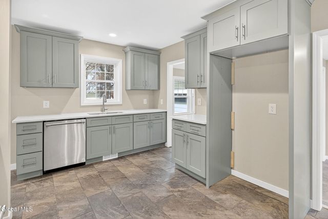 2965 Hillcrest Road, Niskayuna, NY 12309