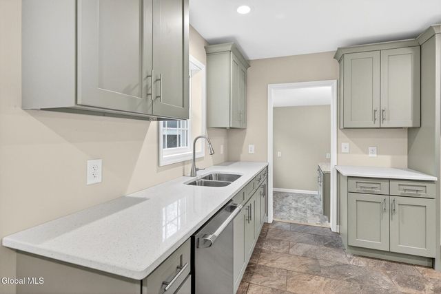 2965 Hillcrest Road, Niskayuna, NY 12309