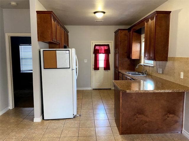906 Parkplace Ridge, Princeton, TX 75407