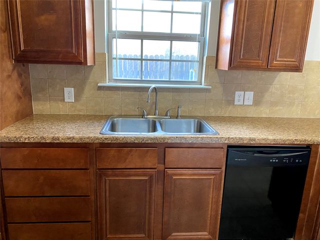 906 Parkplace Ridge, Princeton, TX 75407