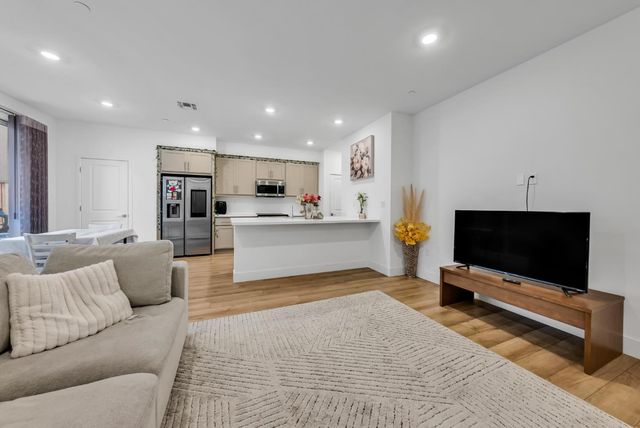 122 W Riverside Place, Tracy, CA 95391