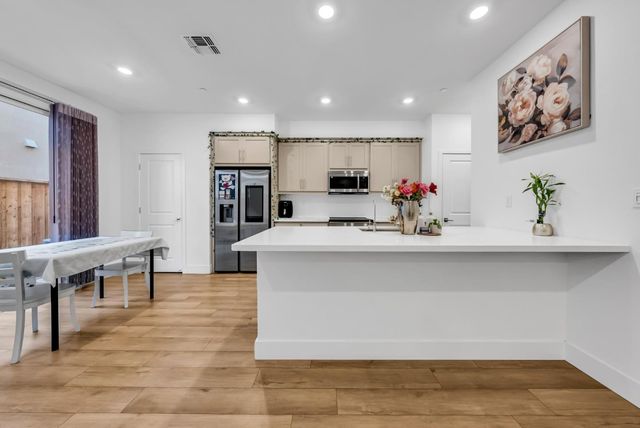 122 W Riverside Place, Tracy, CA 95391