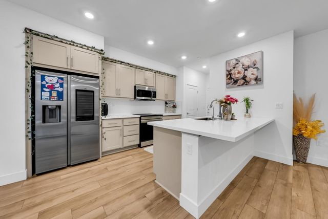 122 W Riverside Place, Tracy, CA 95391