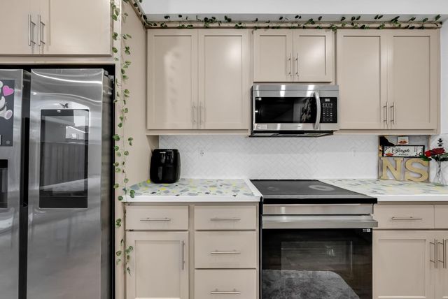 122 W Riverside Place, Tracy, CA 95391