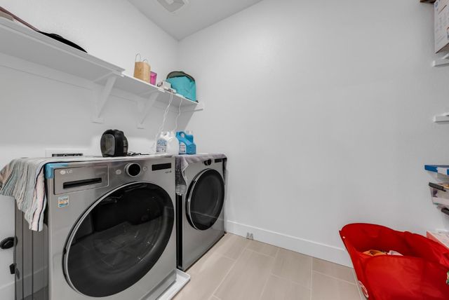 122 W Riverside Place, Tracy, CA 95391