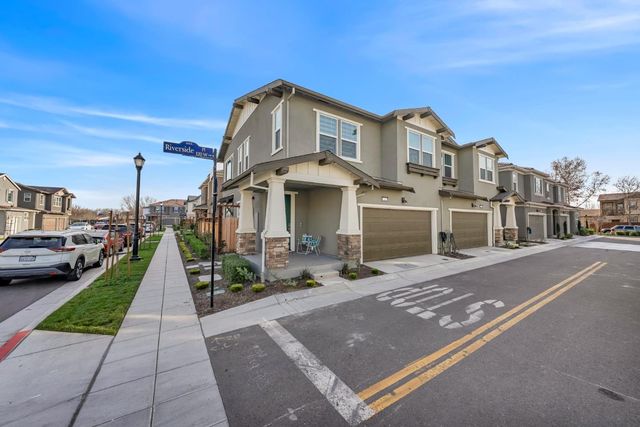 122 W Riverside Place, Tracy, CA 95391