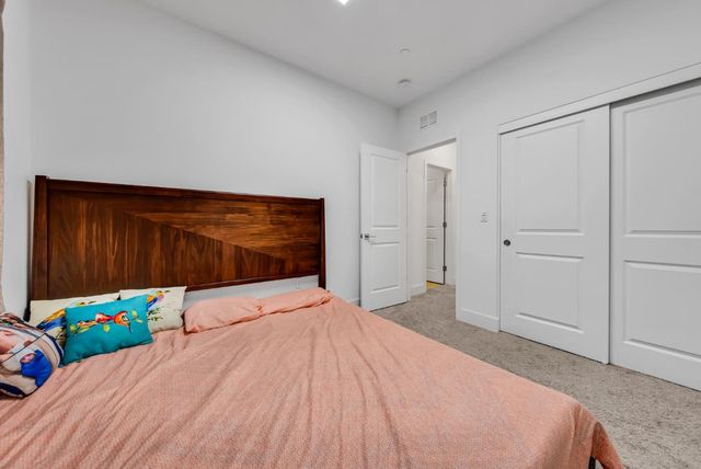 122 W Riverside Place, Tracy, CA 95391