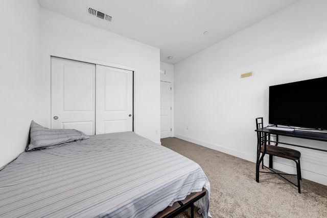 122 W Riverside Place, Tracy, CA 95391