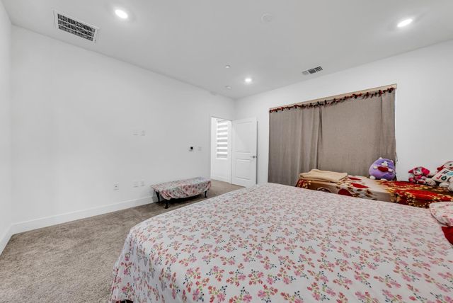 122 W Riverside Place, Tracy, CA 95391