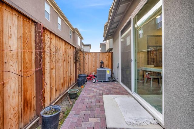 122 W Riverside Place, Tracy, CA 95391