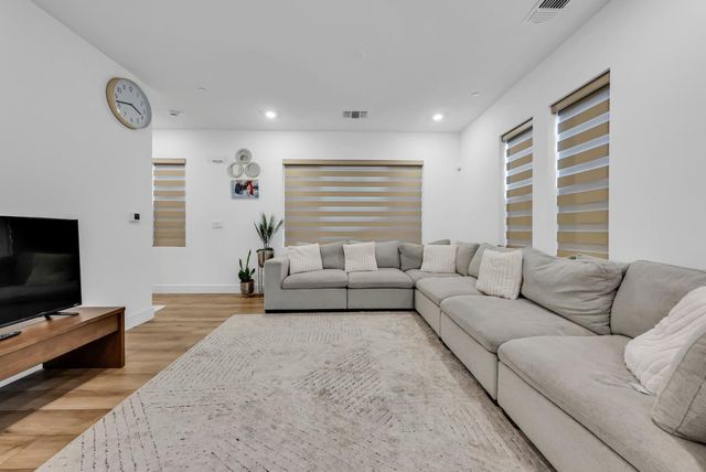 122 W Riverside Place, Tracy, CA 95391