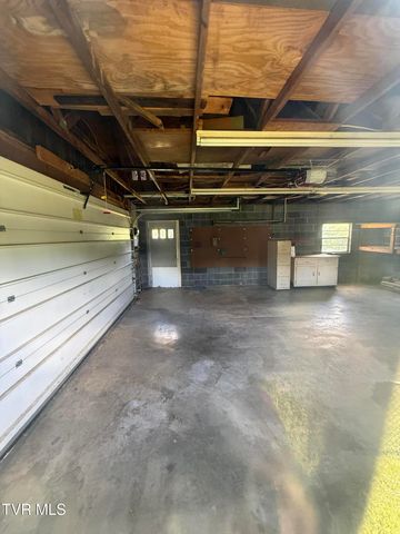 914 East Mountain View Road, Johnson City, TN 37601