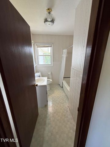 914 East Mountain View Road, Johnson City, TN 37601