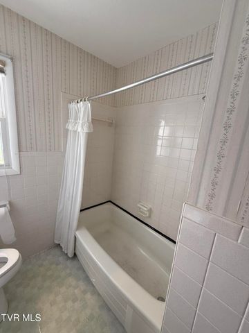 914 East Mountain View Road, Johnson City, TN 37601